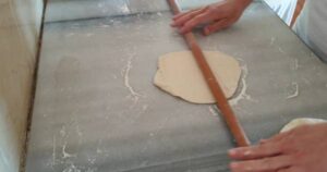 How to roll the dough to prepare Lahmacun