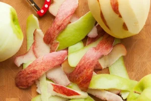 You can make homemade cleaners that remove stubborn stains from apple peels.